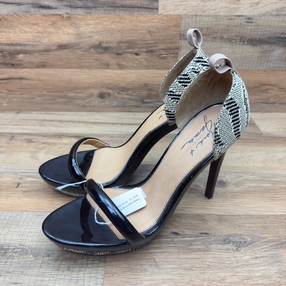 Badgley Mischka By mark James Women size 9.5 shoes Heels Black and Snake Print - Picture 2 of 9